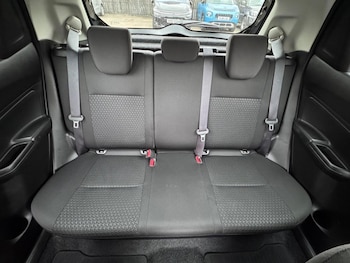 Used Suzuki Swift 2021 for sale - 76202117: Photo 4