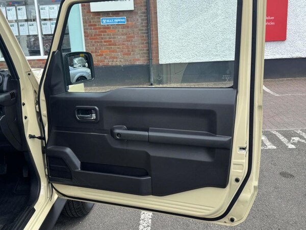 Used Suzuki Jimny 2023 for sale - 76202139: Photo 28