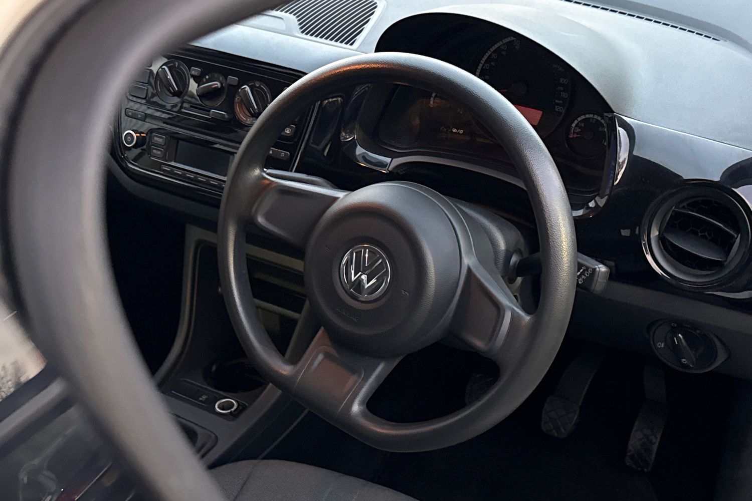 Used Volkswagen up! 2015 for sale - 76411659: Photo 28