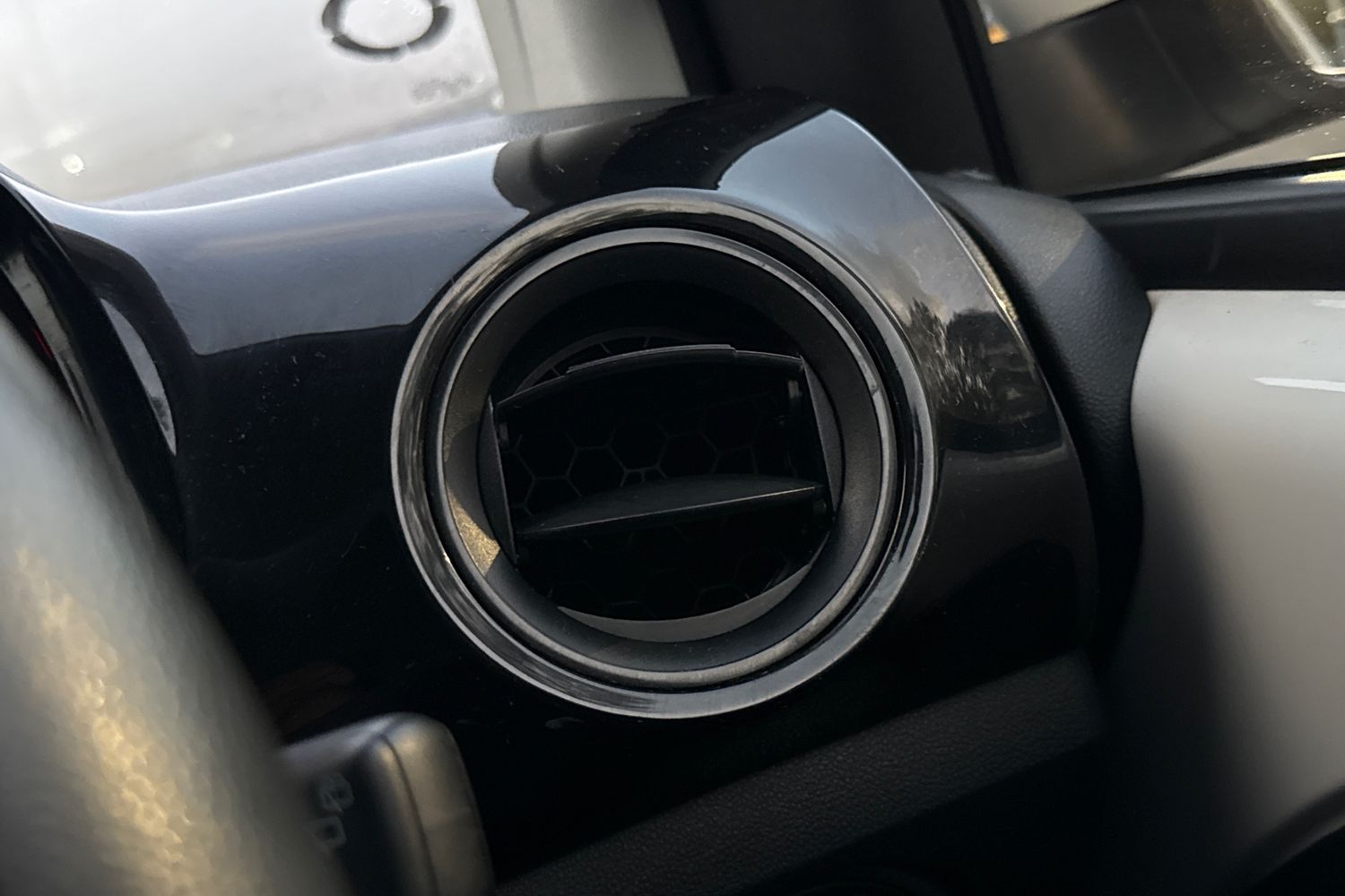 Used Volkswagen up! 2015 for sale - 76411659: Photo 36