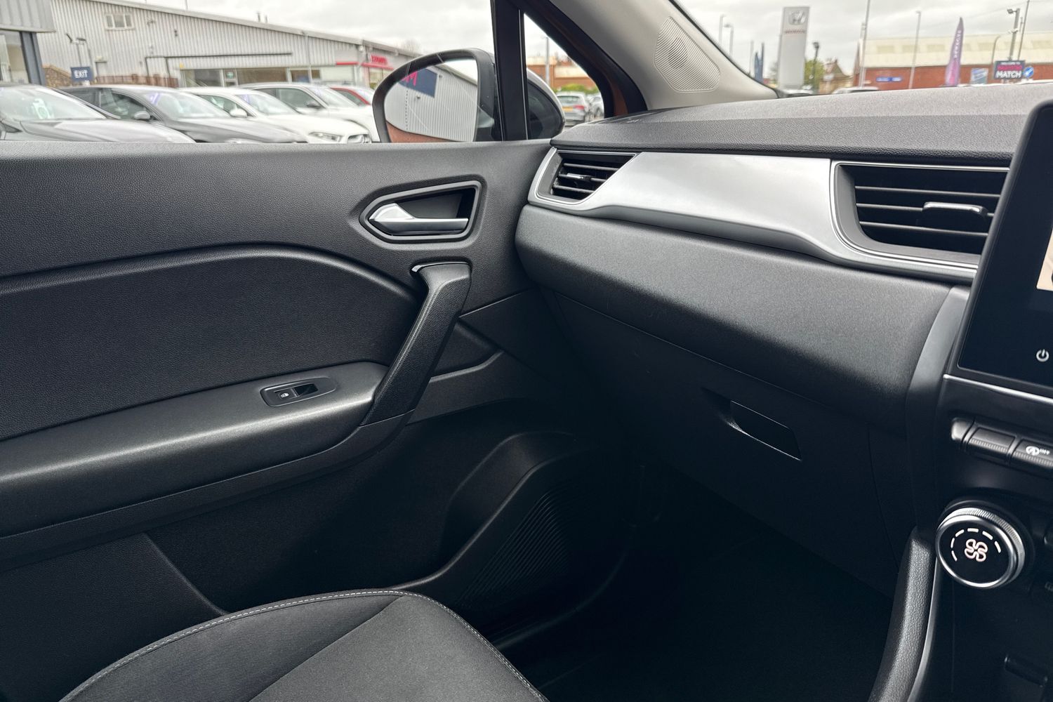 Used Renault Captur 2020 for sale - 77649477: Photo 40