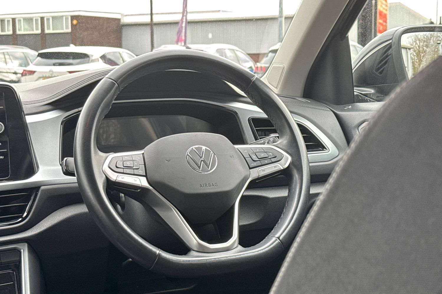 Used Volkswagen T-Roc 2023 for sale - 77270454: Photo 35