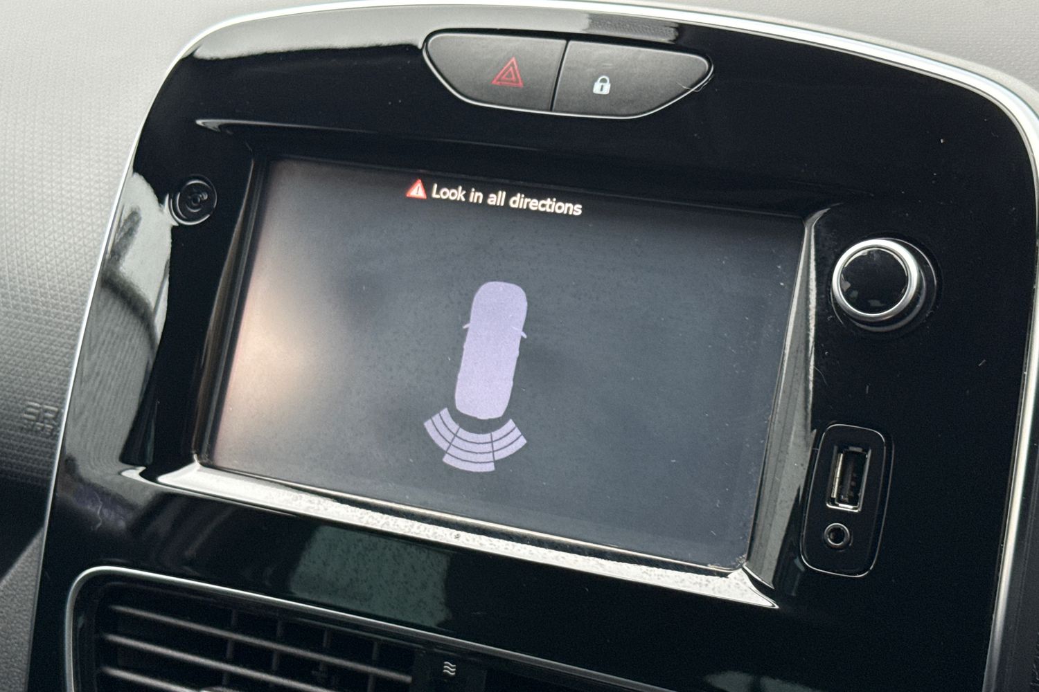 Used Renault Clio 2019 for sale - 76774526: Photo 41