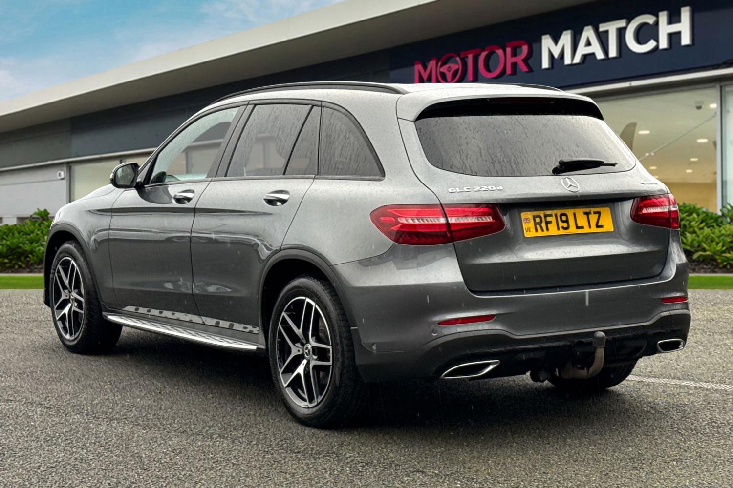 Used Mercedes-Benz GLC 2019 for sale - 77700645: Photo 2