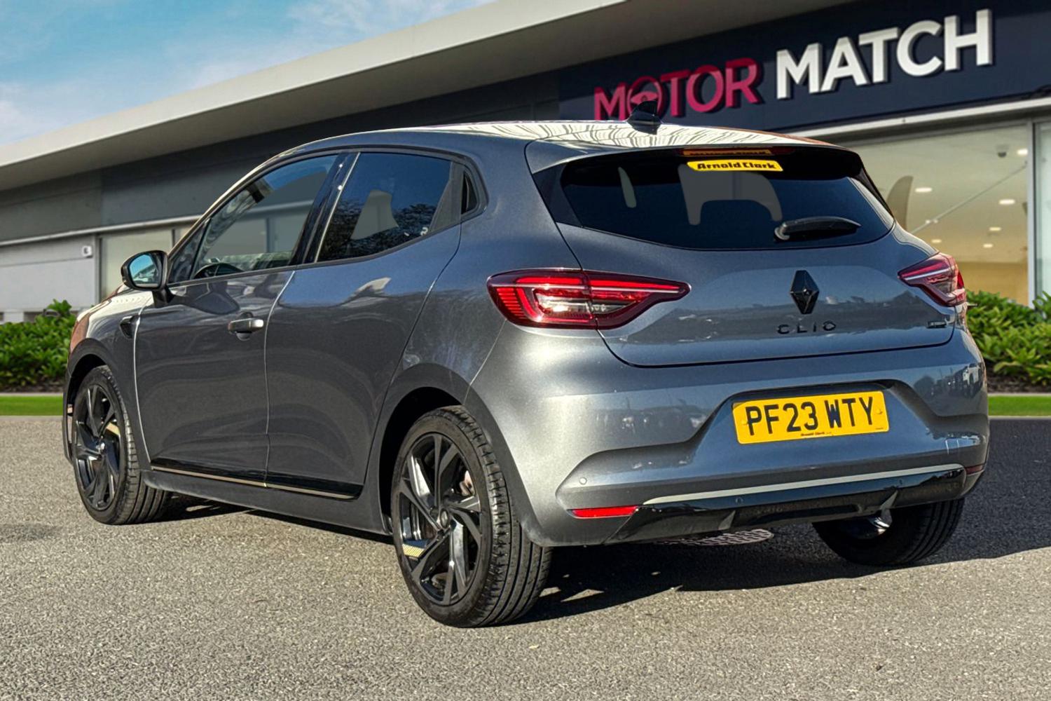 Used Renault Clio 2023 for sale - 76604117: Photo 2