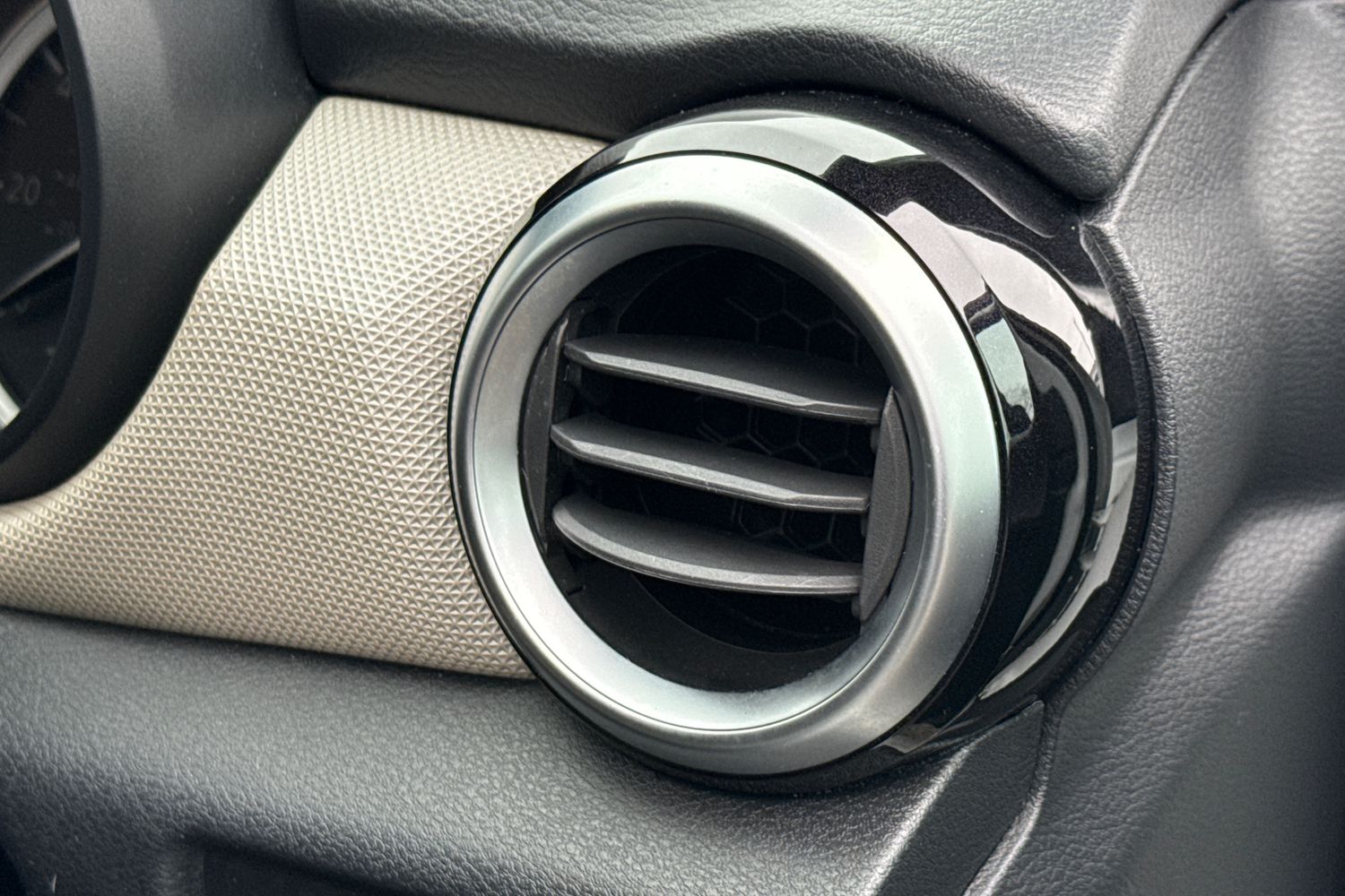 Used Nissan Micra 2018 for sale - 77601654: Photo 32