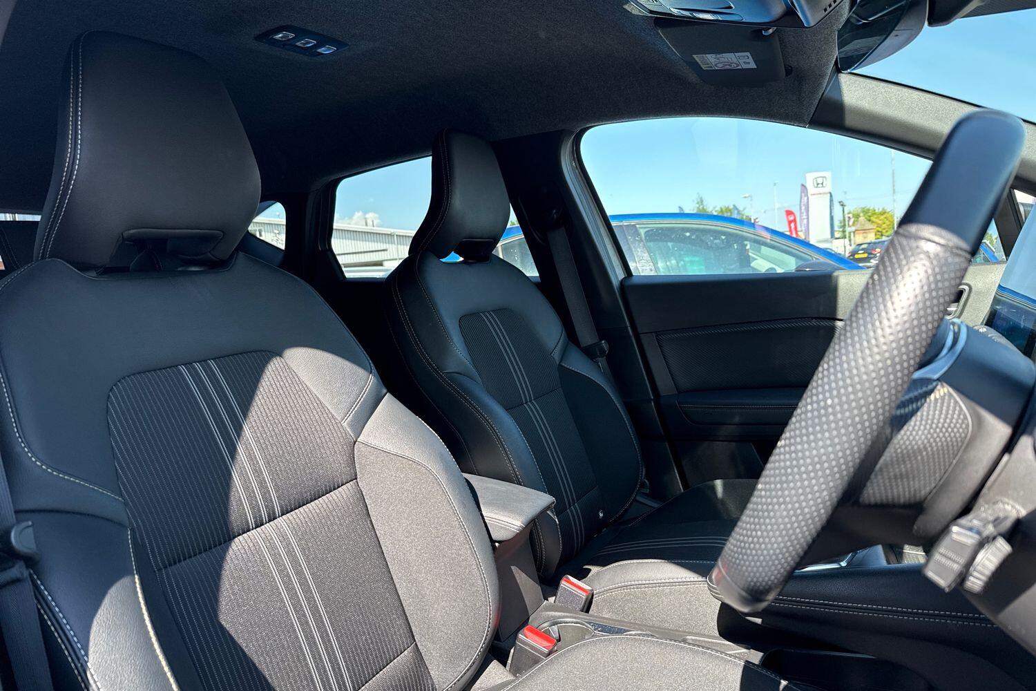 Used Renault Captur 2023 for sale - 76569632: Photo 21