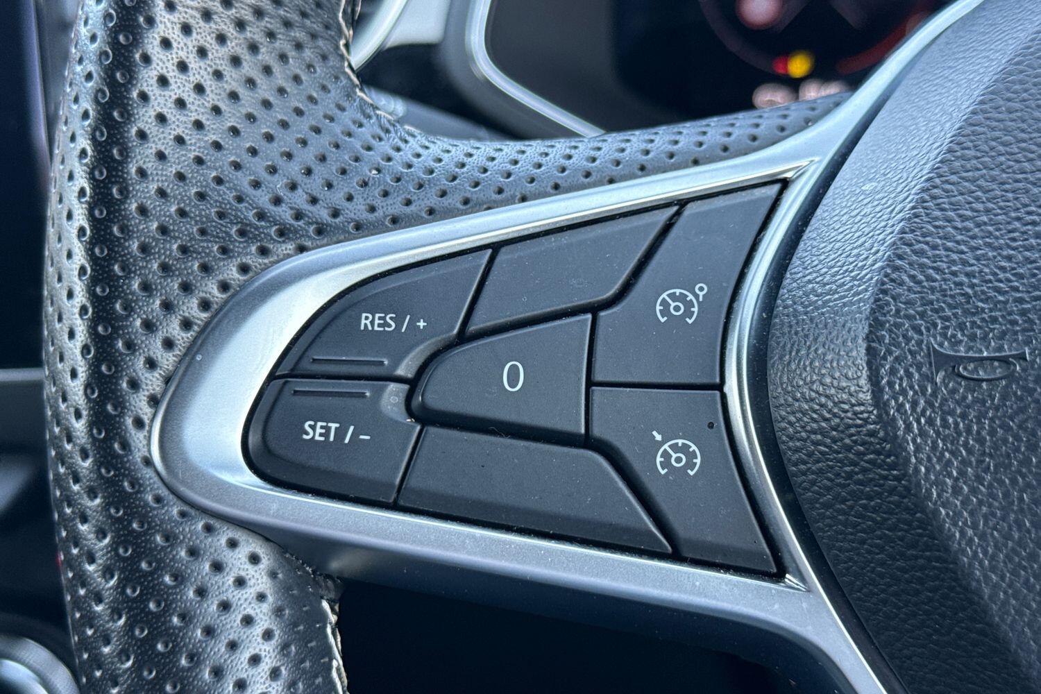 Used Renault Captur 2023 for sale - 76569632: Photo 36