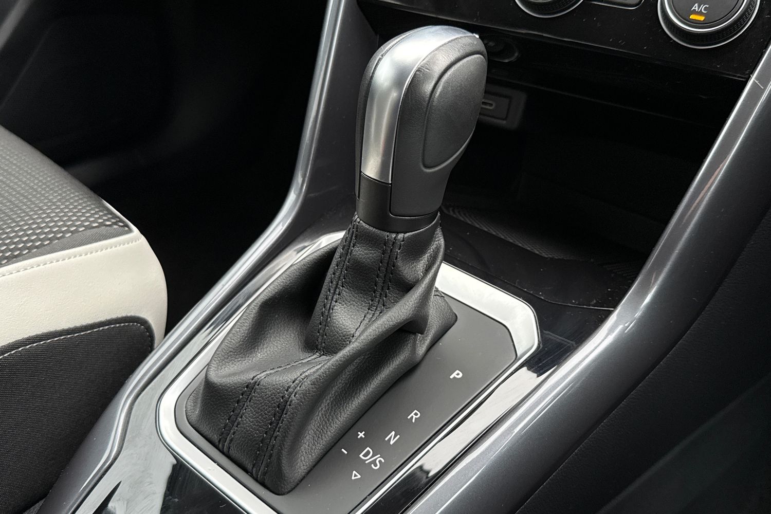 Used Volkswagen T-Roc 2021 for sale - 77037398: Photo 22