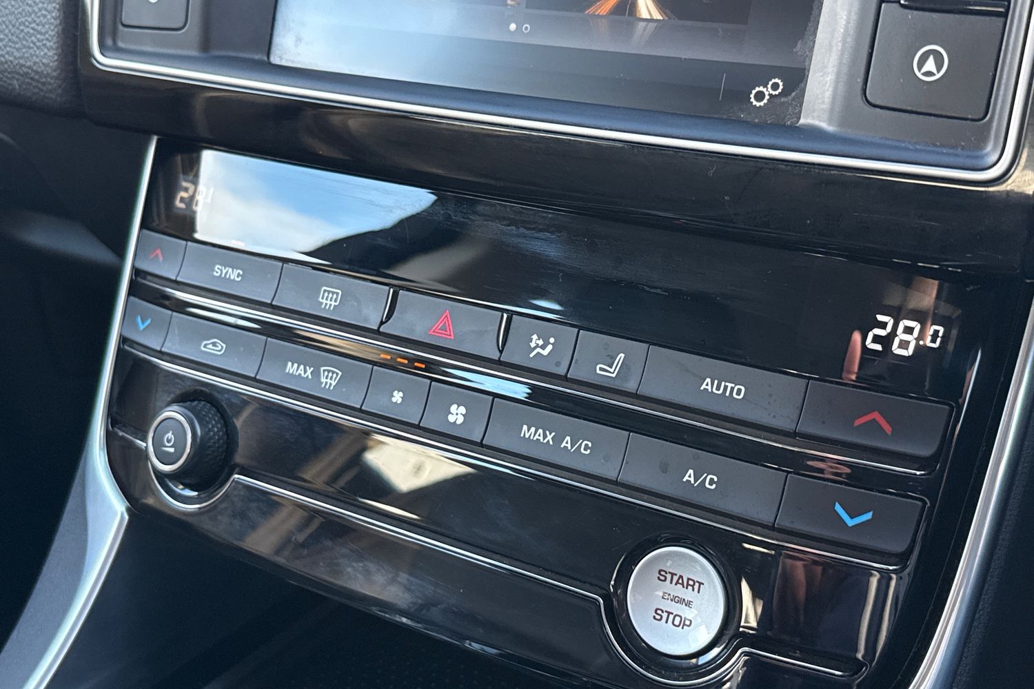 Used Jaguar XE 2017 for sale - 77093636: Photo 22