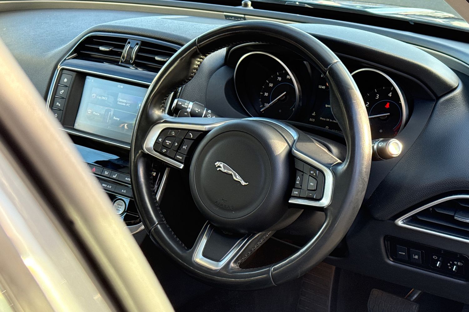 Used Jaguar XE 2017 for sale - 77093636: Photo 34