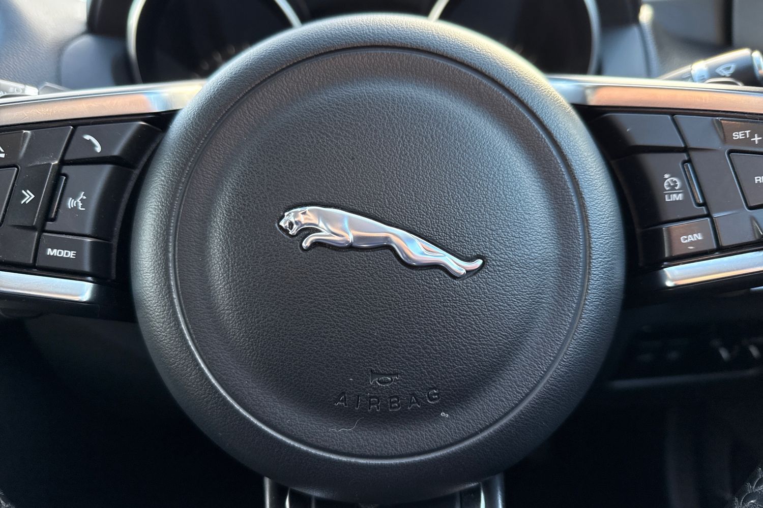 Used Jaguar XE 2017 for sale - 77093636: Photo 40