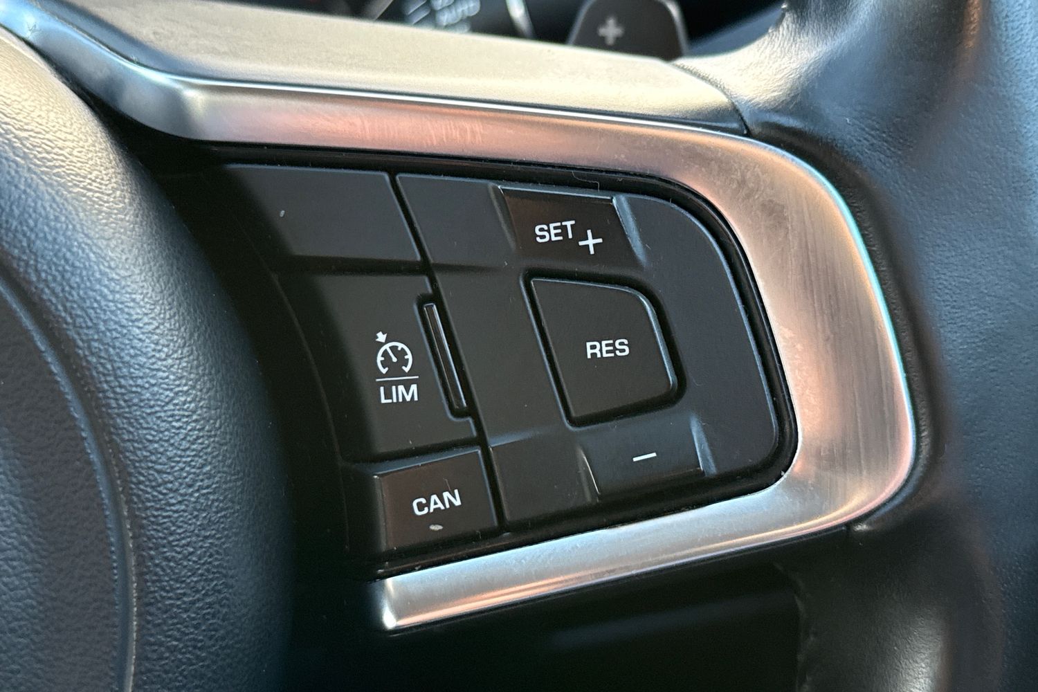 Used Jaguar XE 2017 for sale - 77093636: Photo 42