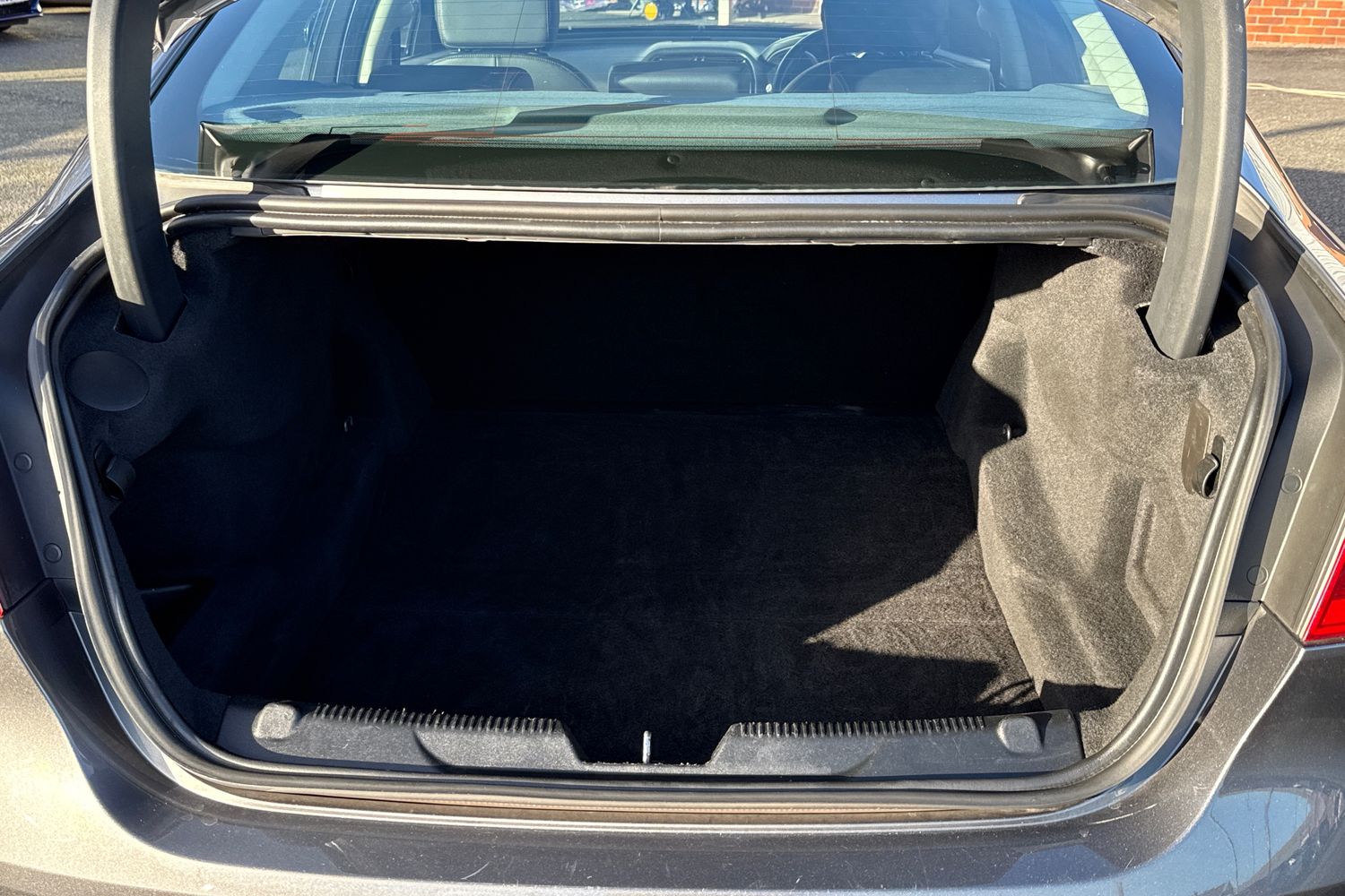 Used Jaguar XE 2017 for sale - 77093636: Photo 7