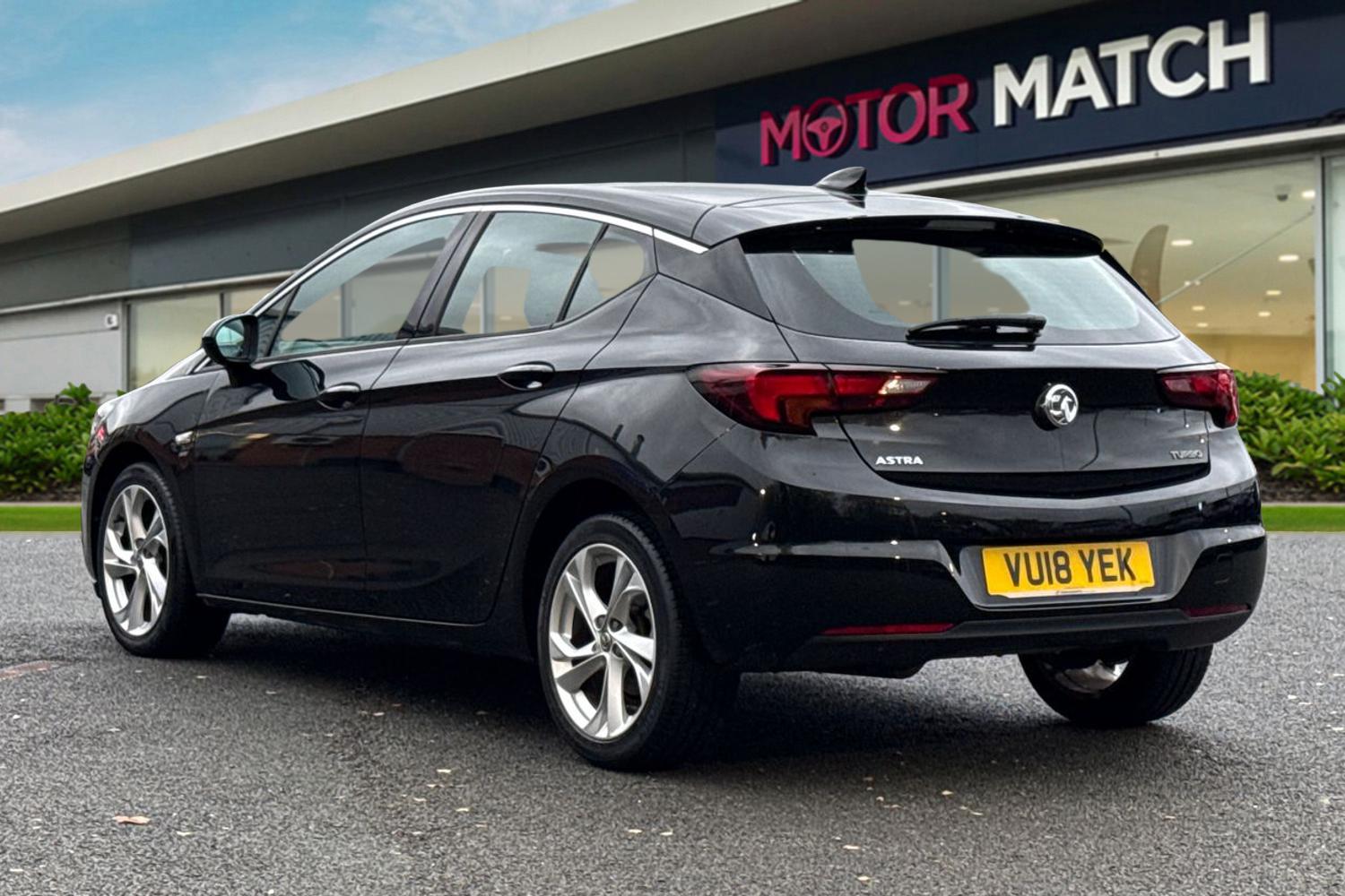 Used Vauxhall Astra 2018 for sale - 76480844: Photo 2
