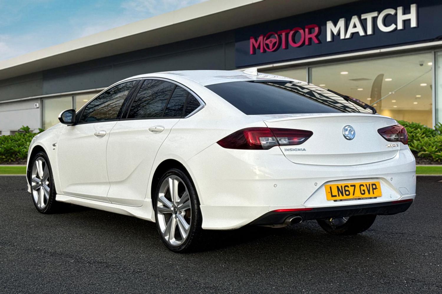 Used Vauxhall Insignia 2017 for sale - 77211478: Photo 2