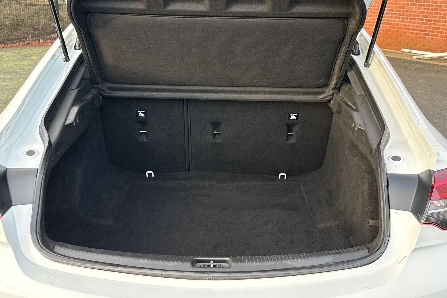 Used Vauxhall Insignia 2017 for sale - 77211478: Photo 6