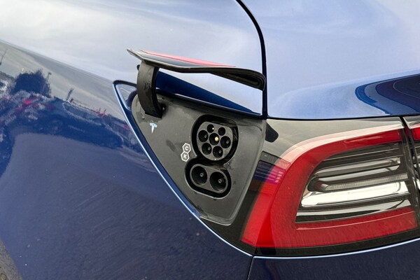 Used Tesla Model 3 2021 for sale - 76298737: Photo 32