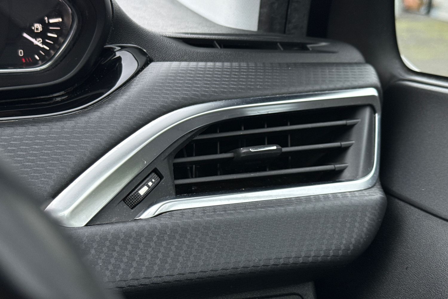 Used Peugeot 2008 2019 for sale - 77546589: Photo 38