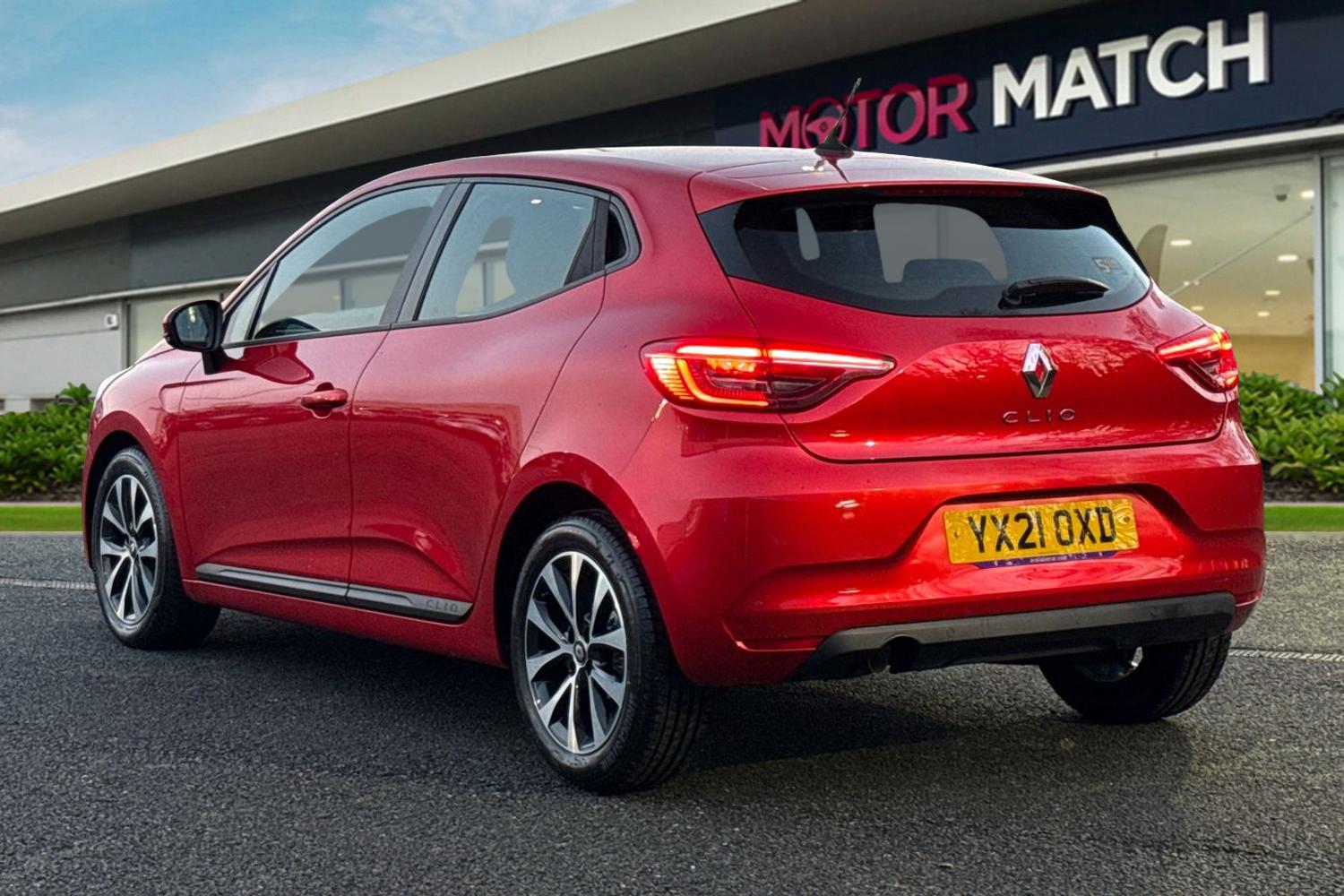 Used Renault Clio 2021 for sale - 76636906: Photo 2