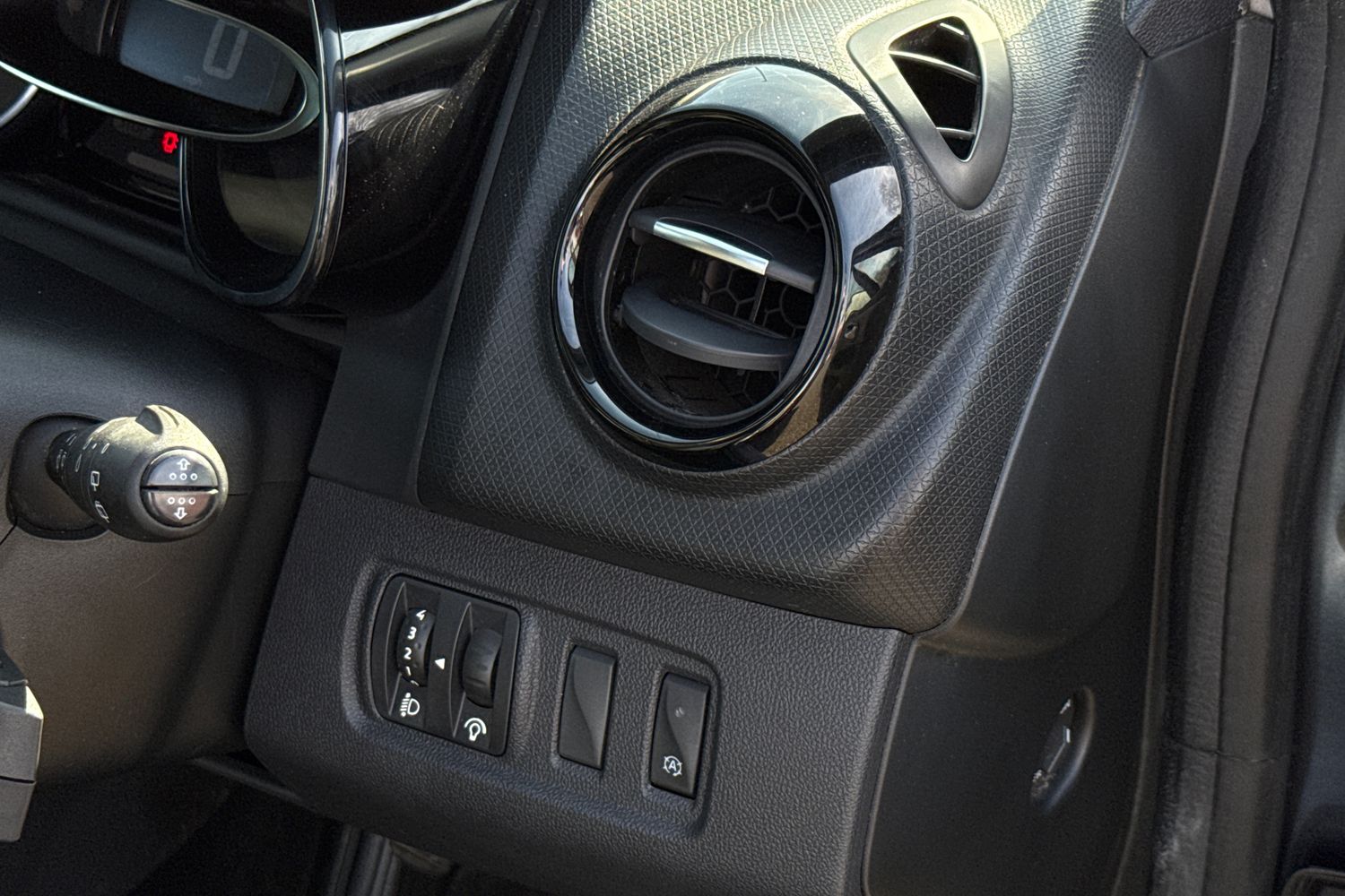 Used Renault Clio 2019 for sale - 77943759: Photo 29