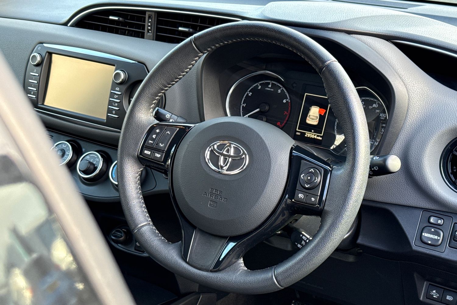 Used Toyota Yaris 2018 for sale - 77211565: Photo 30