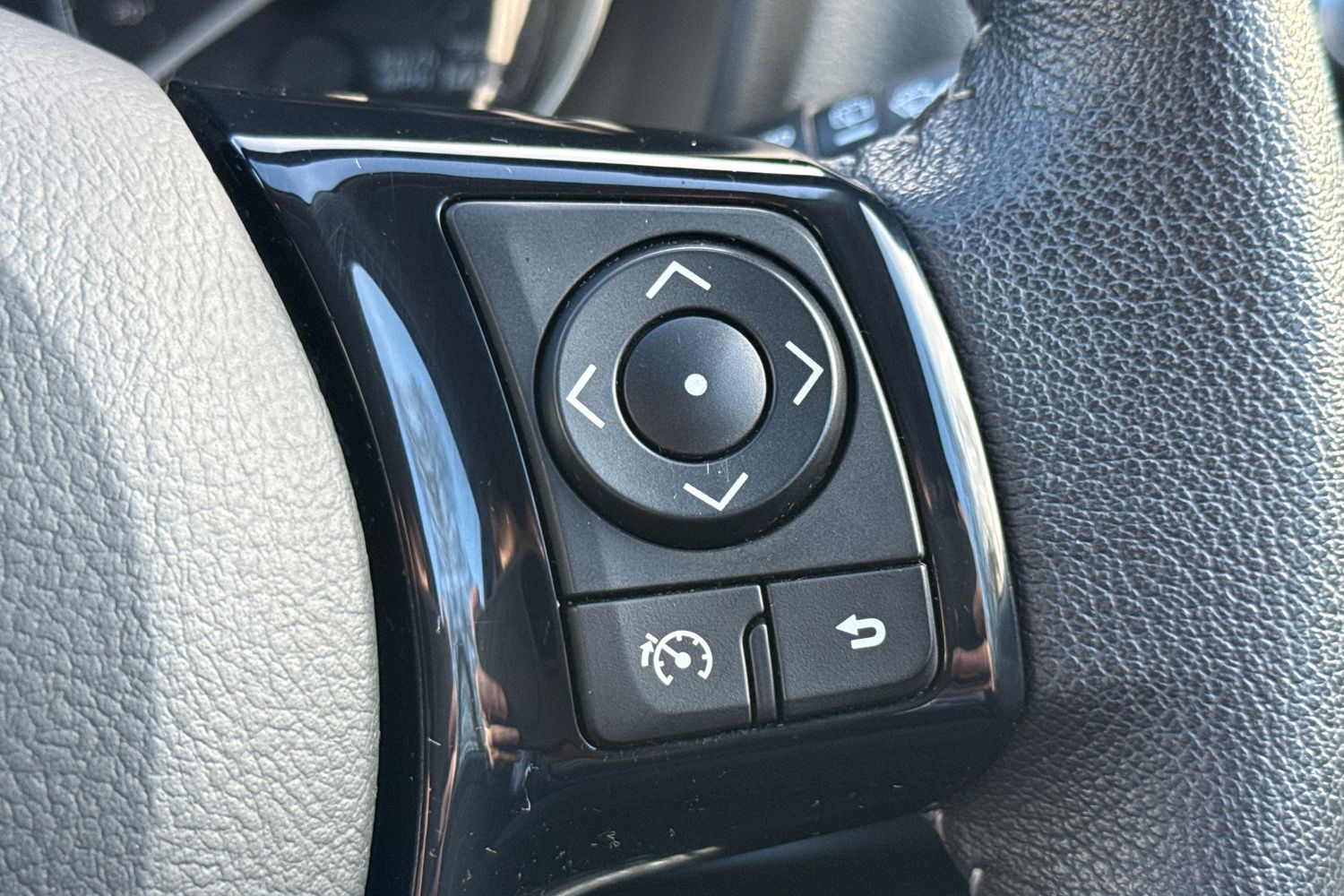 Used Toyota Yaris 2018 for sale - 77211565: Photo 38