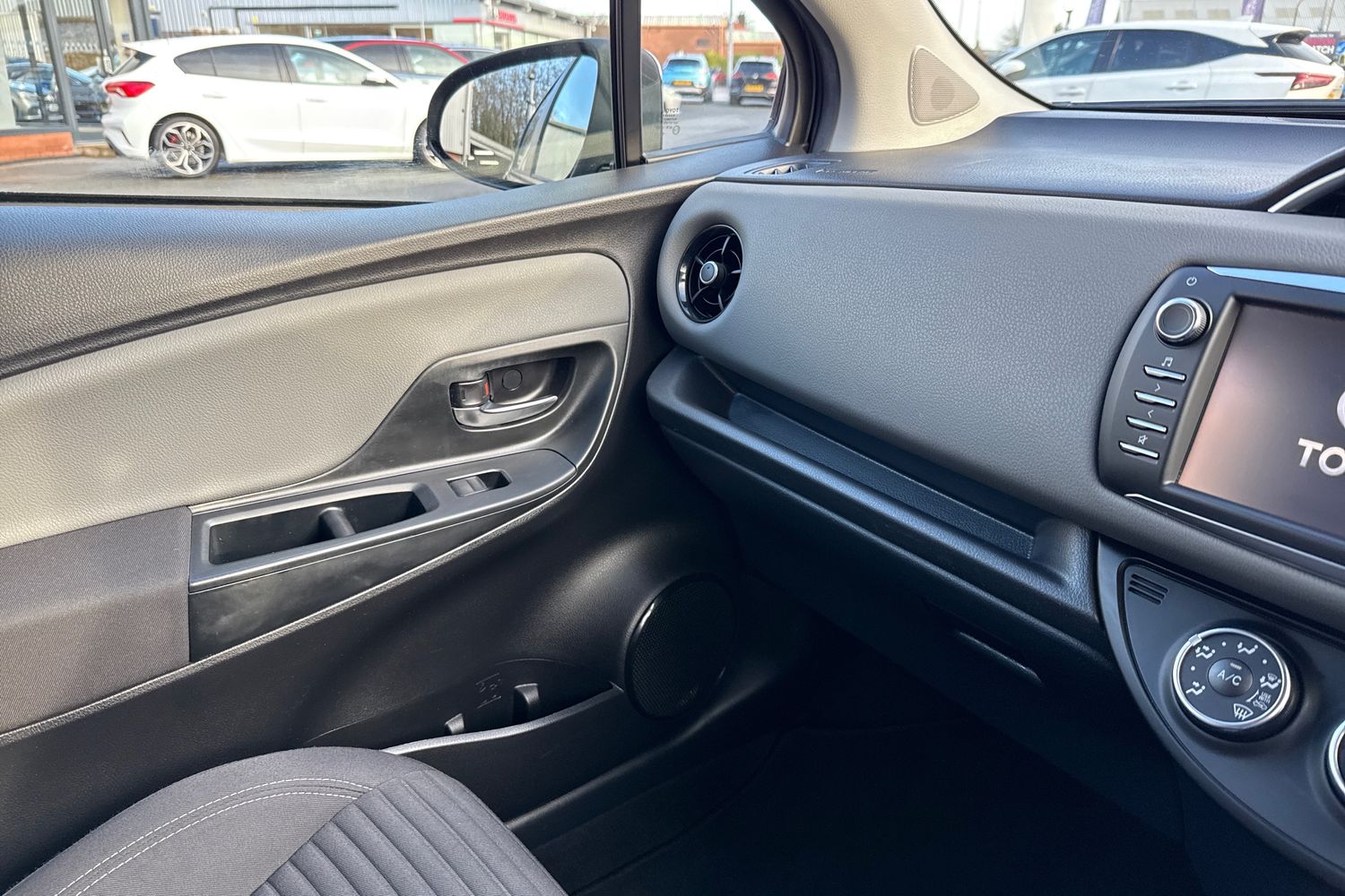 Used Toyota Yaris 2018 for sale - 77211565: Photo 41