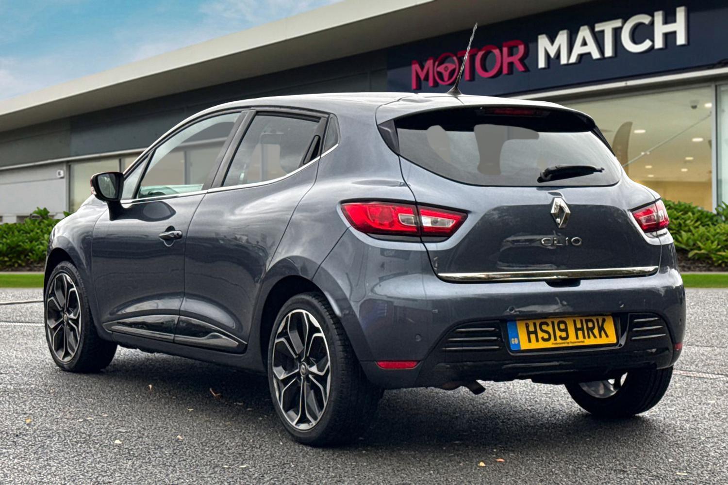 Used Renault Clio 2019 for sale - 76480929: Photo 2