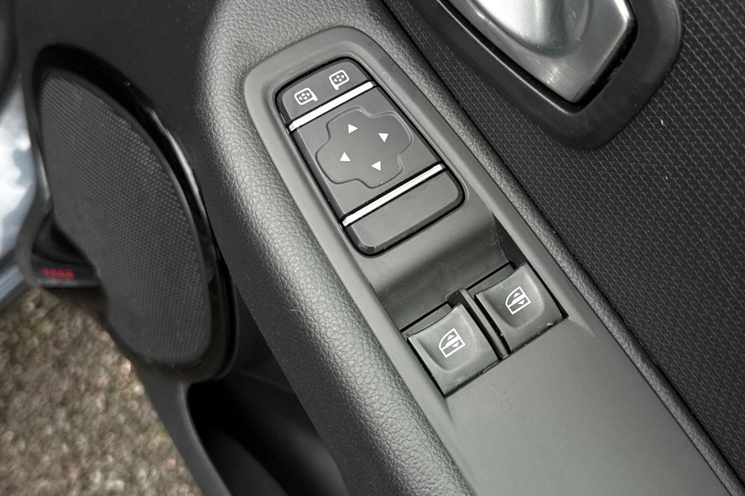 Used Renault Clio 2019 for sale - 76480929: Photo 24