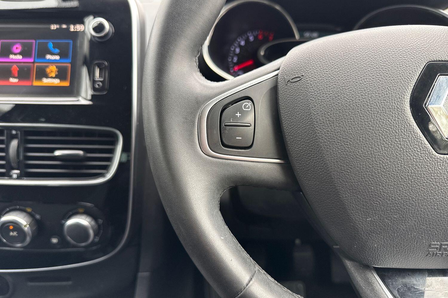 Used Renault Clio 2019 for sale - 76480929: Photo 28