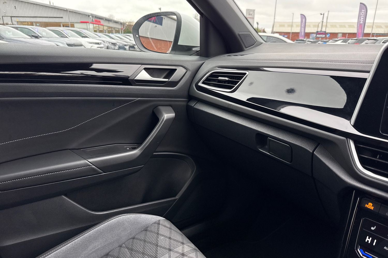 Used Volkswagen T-Roc 2024 for sale - 77500871: Photo 47