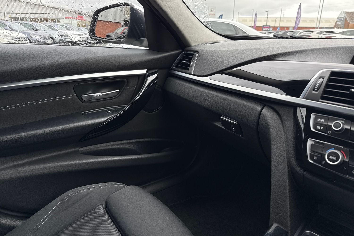 Used BMW 3 Series 2017 for sale - 77541024: Photo 45