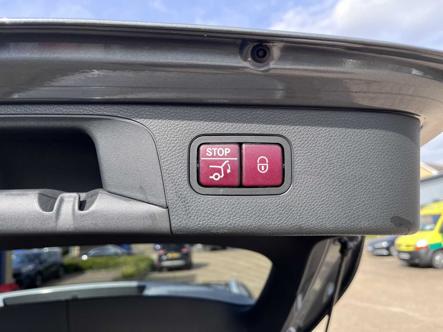 Used Mercedes-Benz GLC 2018 for sale - 76141794: Photo 17