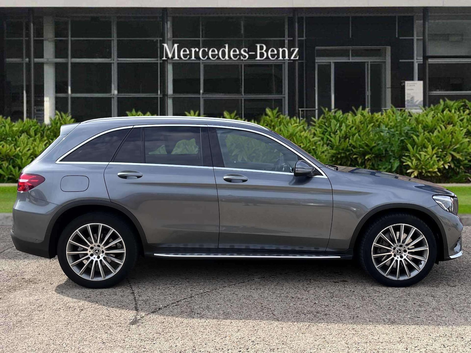 Used Mercedes-Benz GLC 2018 for sale - 76141794: Photo 2
