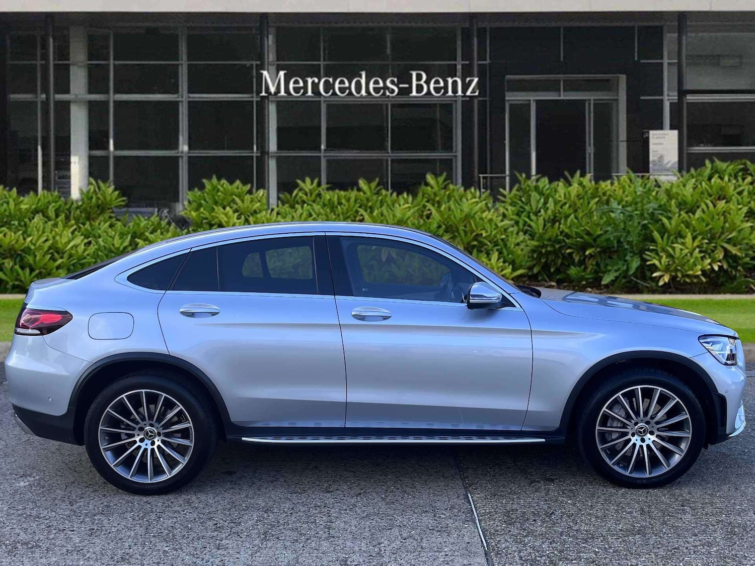 Used Mercedes-Benz GLC 2023 for sale - 76063341: Photo 2