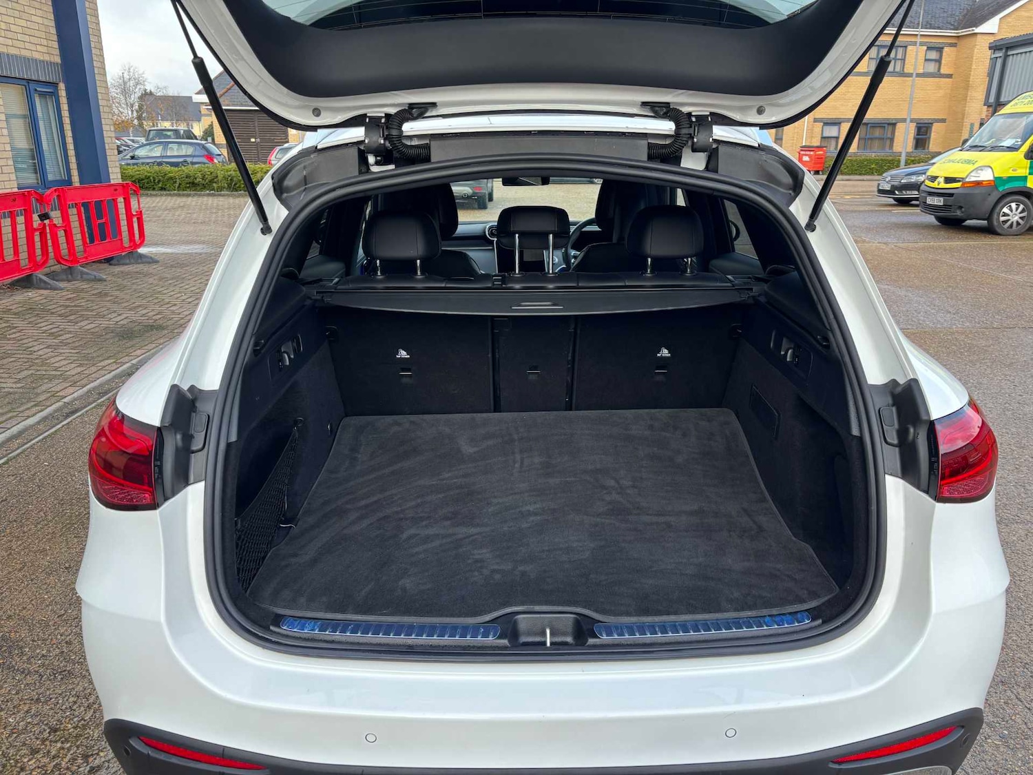 Used Mercedes-Benz GLC 2024 for sale - 76636668: Photo 16