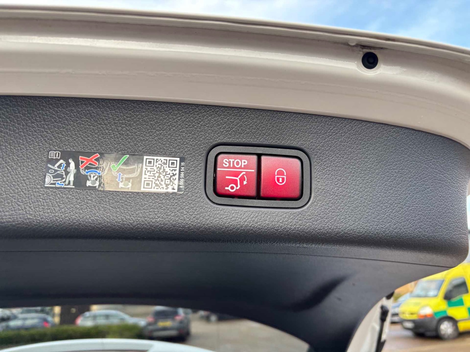 Used Mercedes-Benz GLC 2024 for sale - 76636668: Photo 17