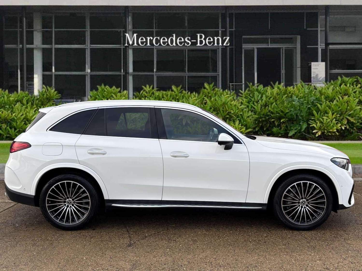 Used Mercedes-Benz GLC 2024 for sale - 76636668: Photo 2