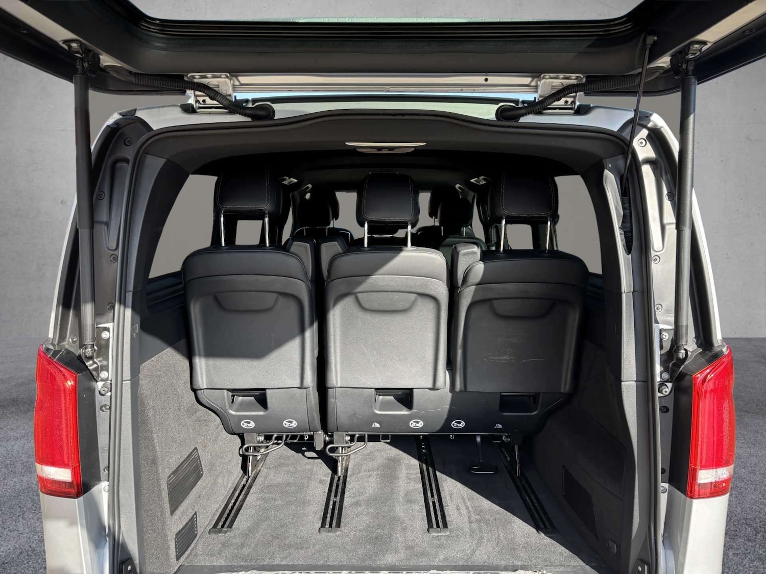 Used Mercedes-Benz V-Class 2023 for sale - 77601424: Photo 12