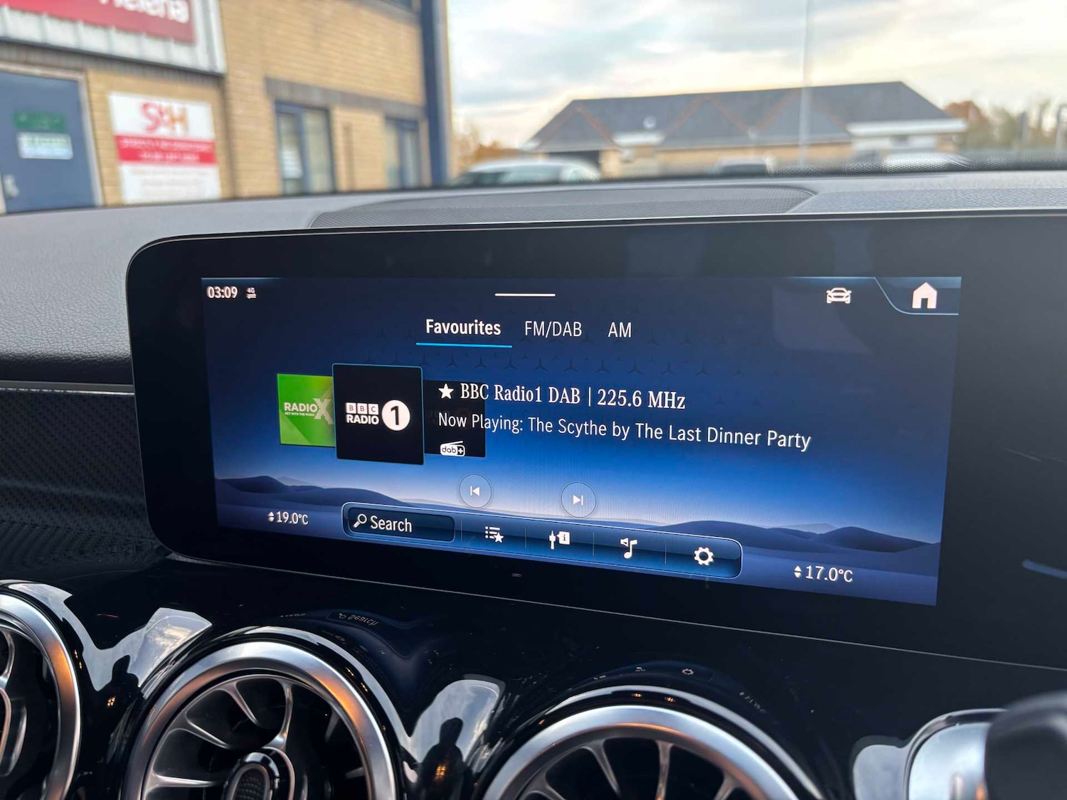 Used Mercedes-Benz GLB 2024 for sale - 76475812: Photo 32