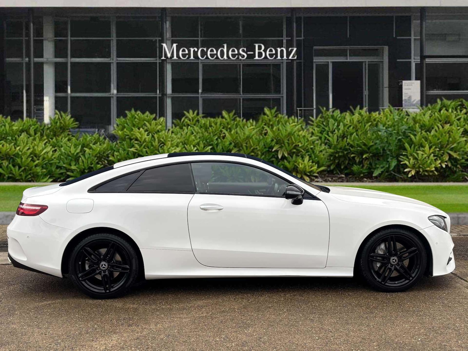 Used Mercedes-Benz E Class for sale - 77178878: Photo 2