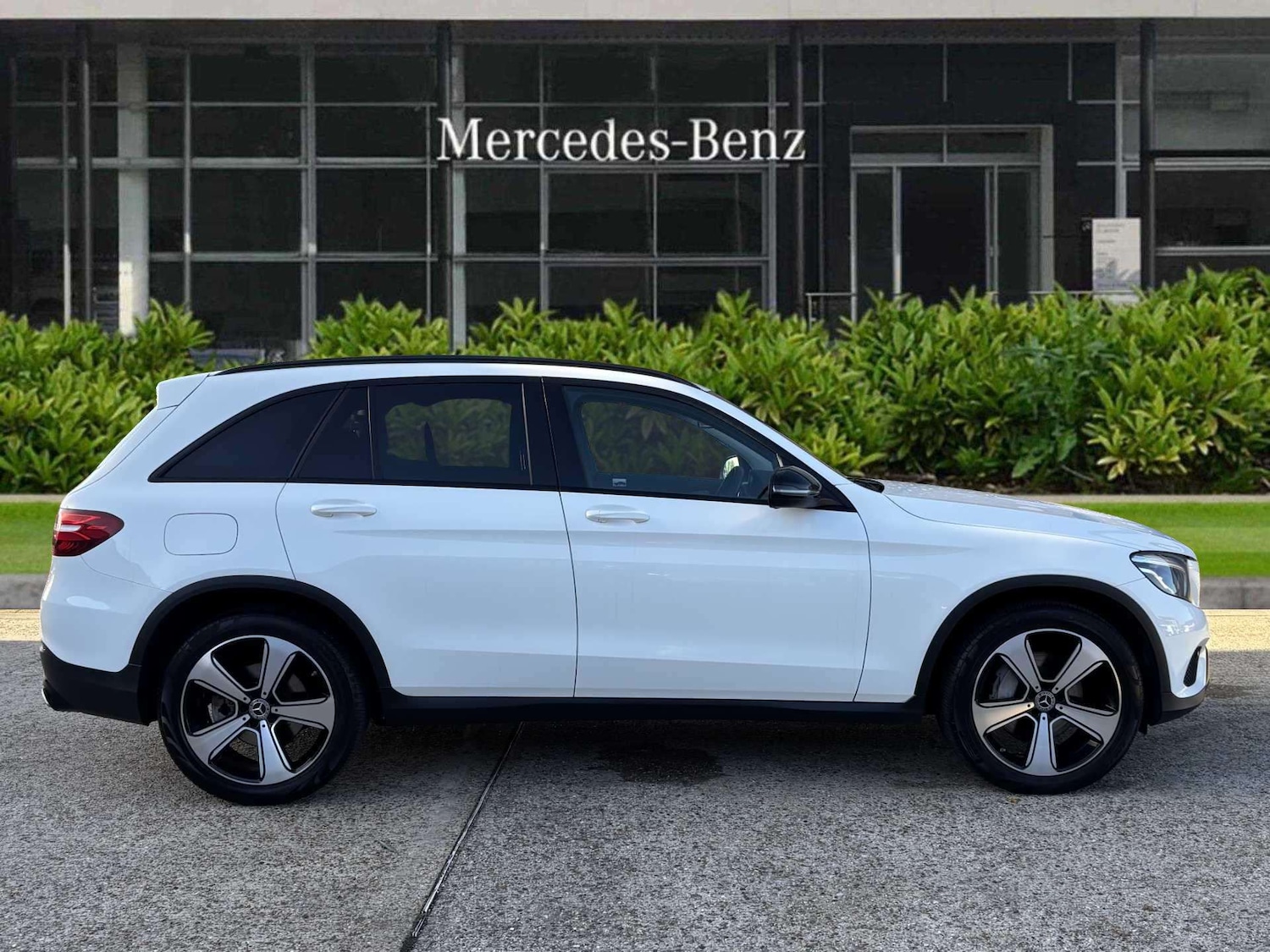 Used Mercedes-Benz GLC 2019 for sale - 76487991: Photo 2