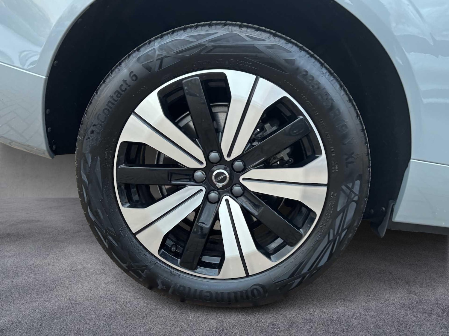 Used Volvo XC60 2023 for sale - 77443641: Photo 8