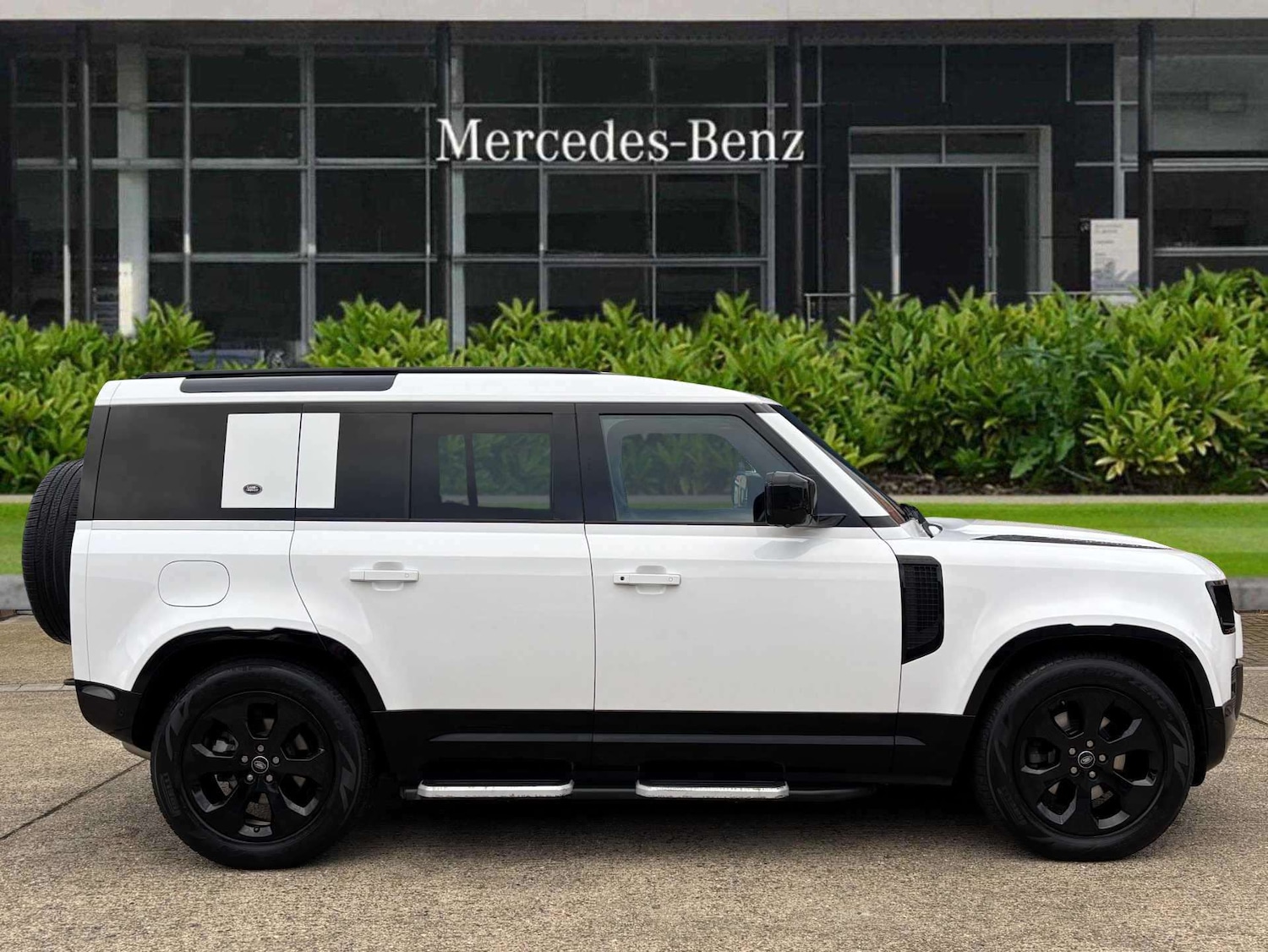 Used Land Rover Defender 2022 for sale - 77270181: Photo 2