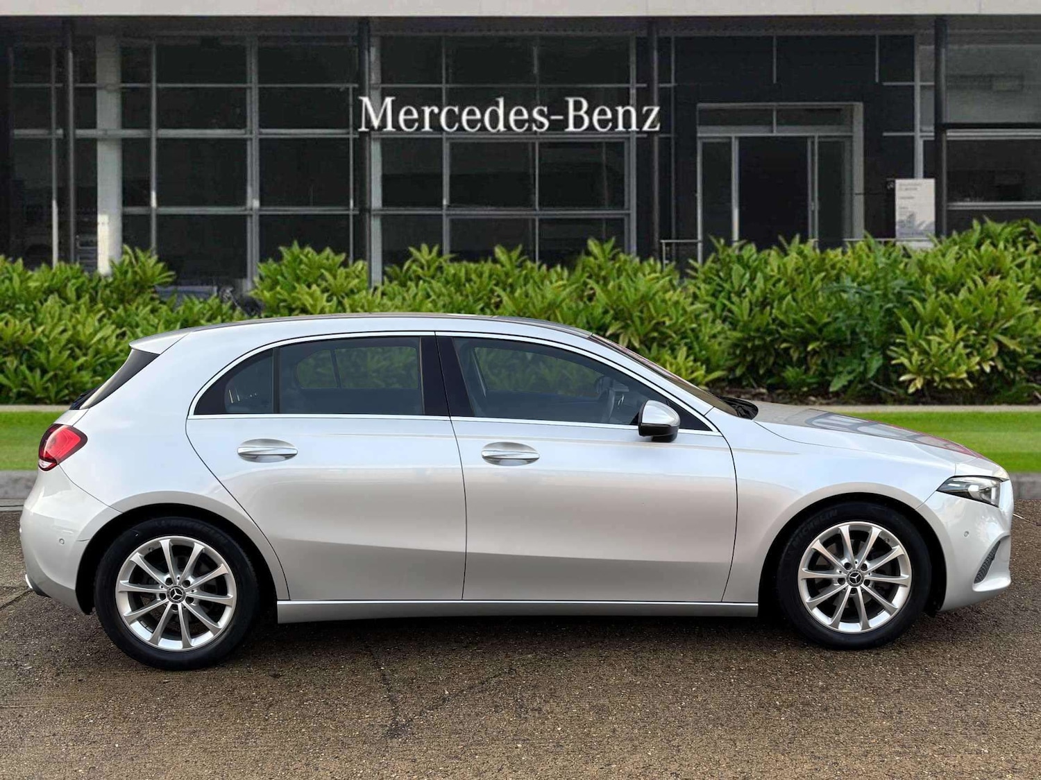 Used Mercedes-Benz A-Class 2019 for sale - 76610590: Photo 2