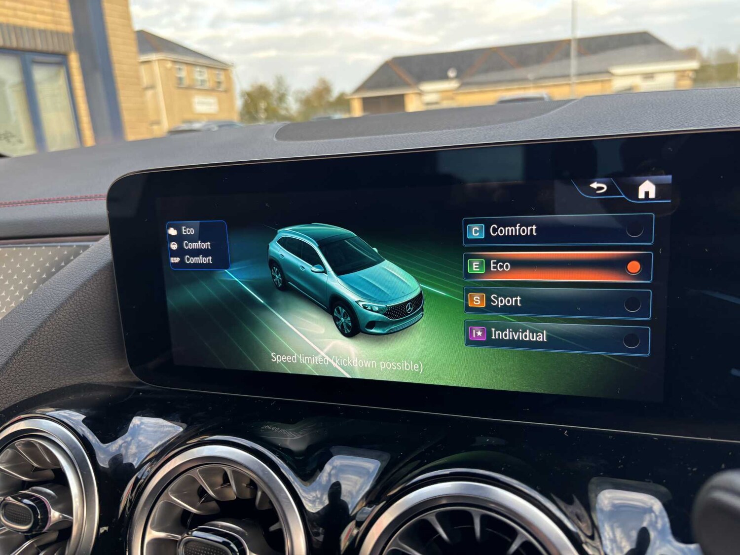 Used Mercedes-Benz EQA 2024 for sale - 76310832: Photo 32