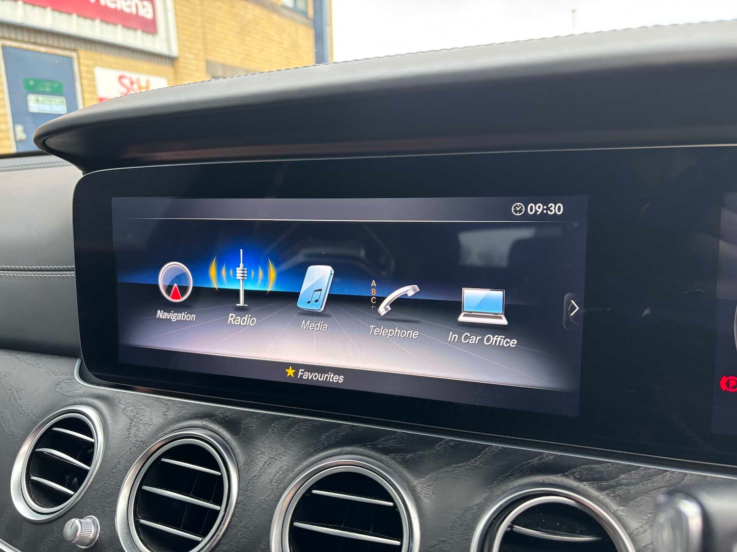 Used Mercedes-Benz E Class 2020 for sale - 76967879: Photo 30