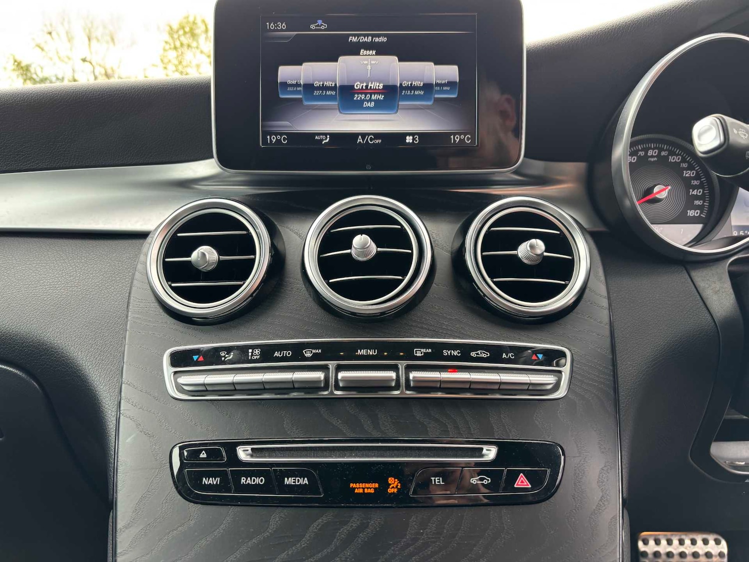 Used Mercedes-Benz GLC 2018 for sale - 78077041: Photo 33