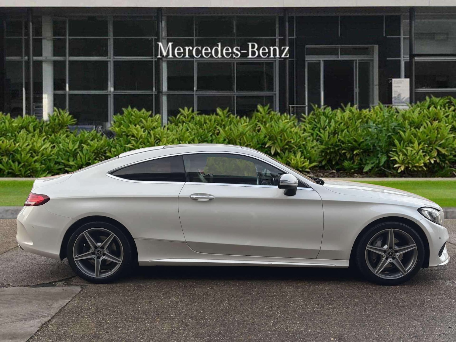 Used Mercedes-Benz C Class 2017 for sale - 76774285: Photo 2